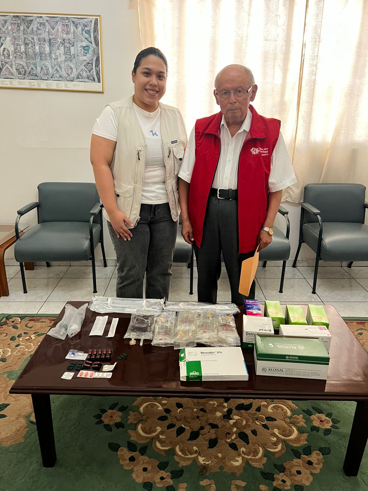 Entrega de insumos médicos por la Fundación Cosme Bravo
