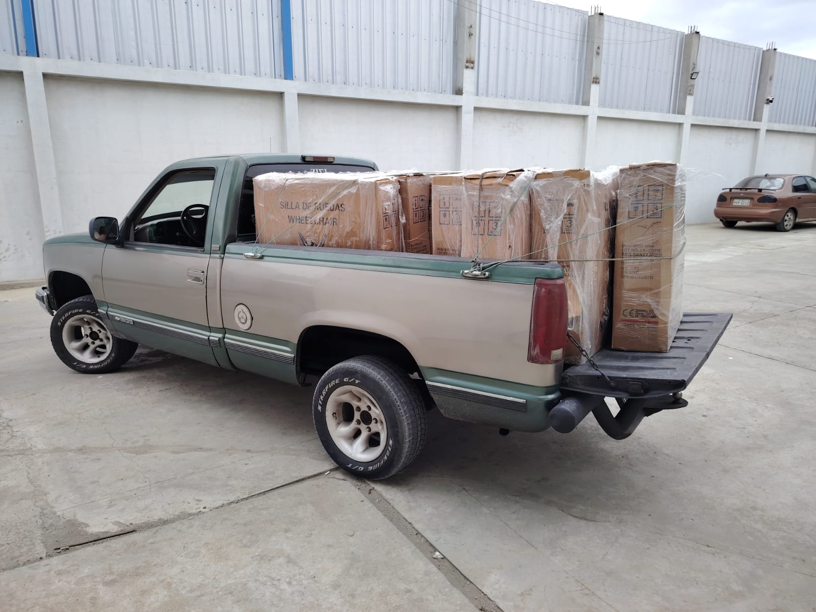 Transporte de sillas de ruedas donadas
